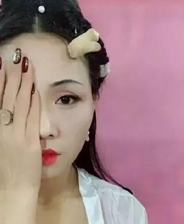 娱乐吃瓜女星化妆,揭秘化妆术背后的秘密